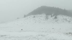 VIDEO Pregătirile de Paște, între ger și ninsori! Drumarii au mai mult de muncă acum, față de iarna trecută